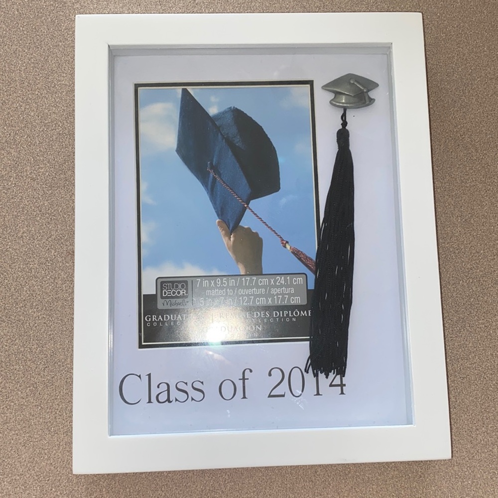 Picture frame with tassel